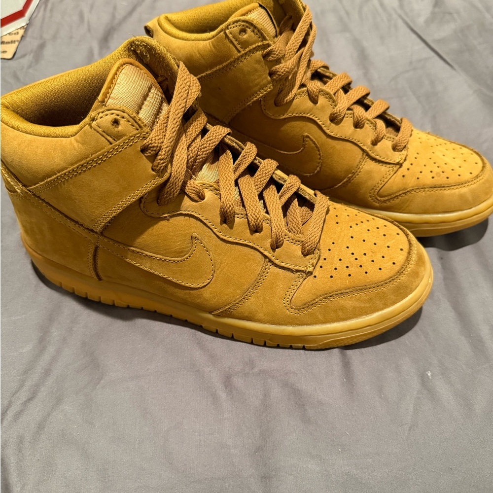 Rare Jordan Women’s/Youth High-Top Sneakers in Wheat/Tan